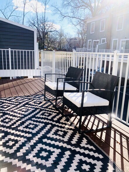 Building Photo - 33 Parkside Ln