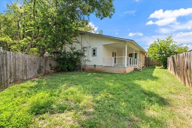 Building Photo - 2302 Berkett Dr
