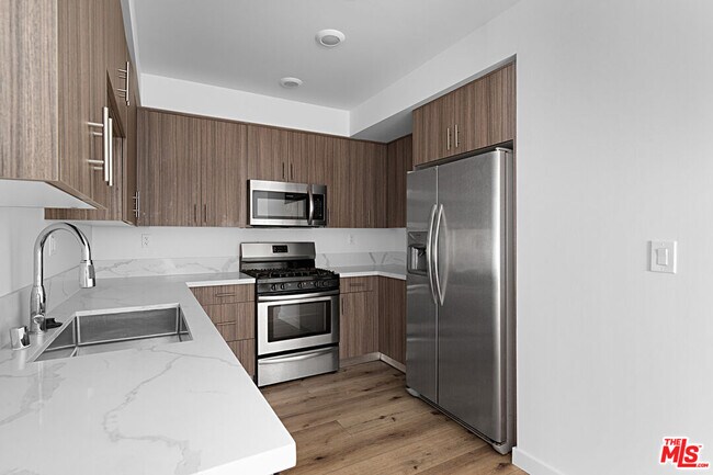 Building Photo - 5229 Willowcrest Ave