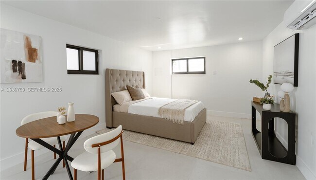 Building Photo - 1221 Biarritz Dr