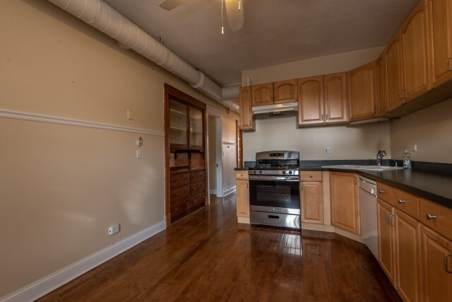 Building Photo - 2475 W Pensacola Ave
