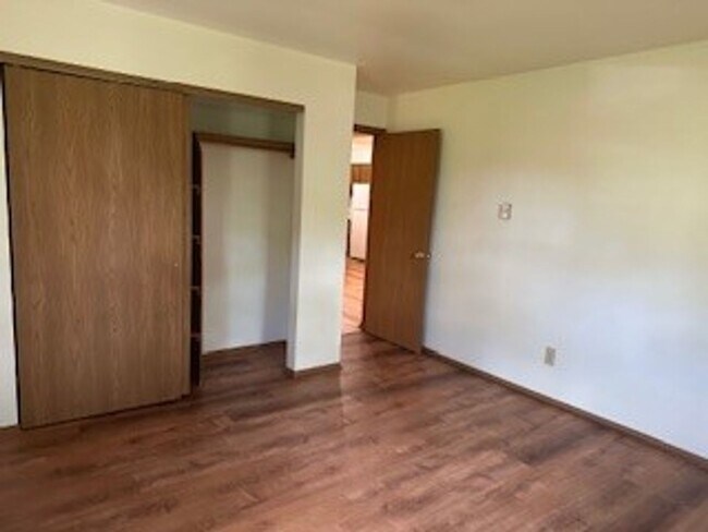 Building Photo - Spacious 2 bed, 1 bath