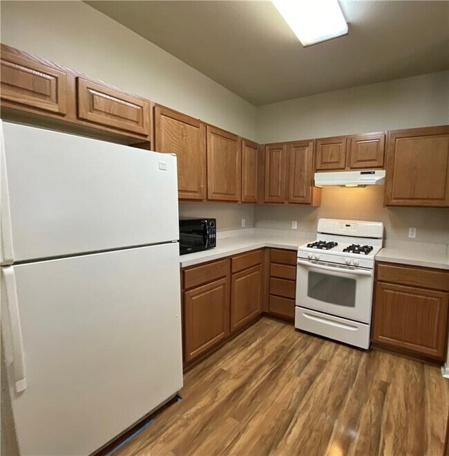 Building Photo - 611 Zennia St