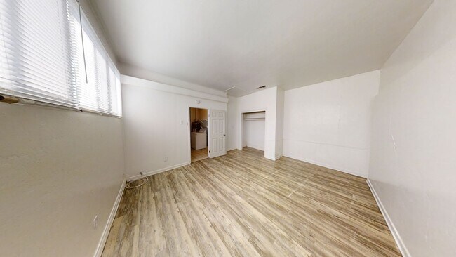 Building Photo - 6BD/3BA, Renovated Backyard!