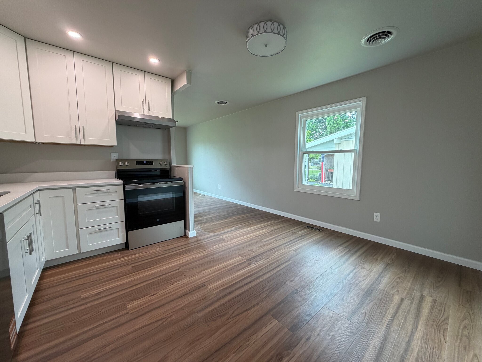 Building Photo - 407 Rothey Dr