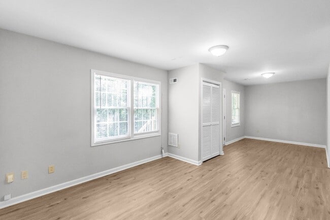 Building Photo - Spacious 2-Story Home with Finished Basement!