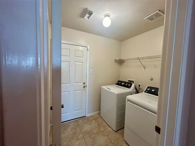 Building Photo - 19718 River Pointe Ln