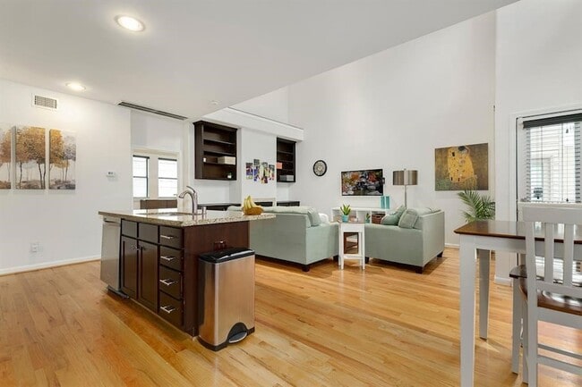 Building Photo - 1841 Radcliffe St