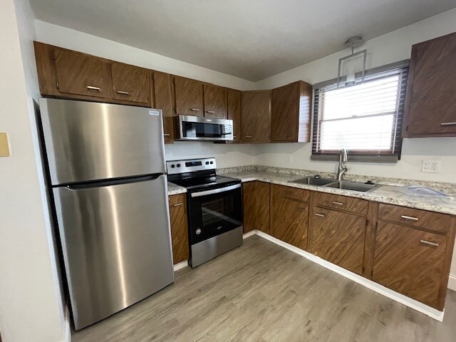 Building Photo - 601 Rizek Dr