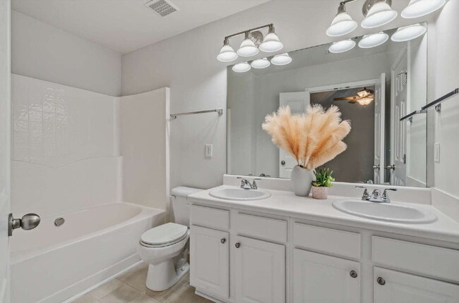 Building Photo - 3-Bed Townhouse in Leesville District