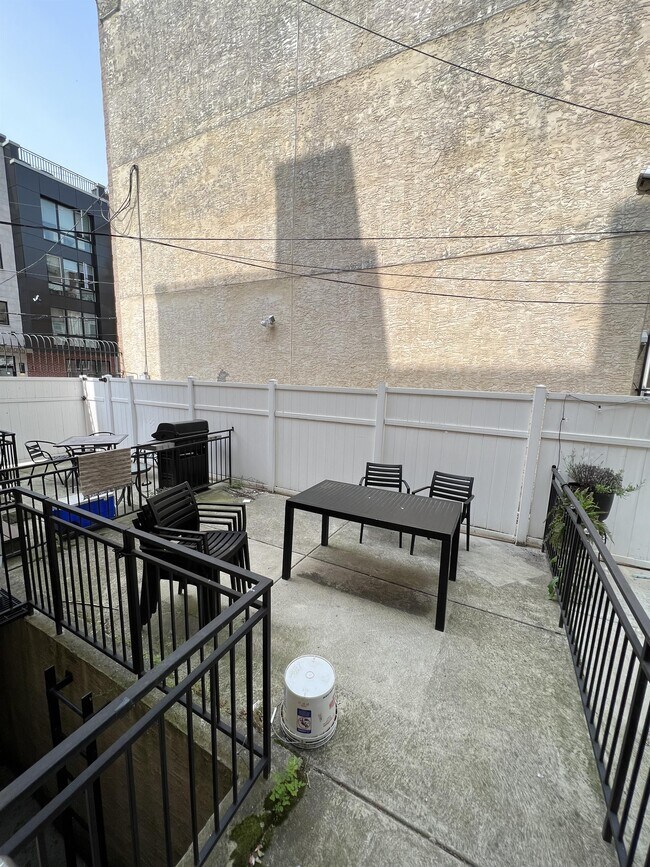 Building Photo - 802 N 19th St