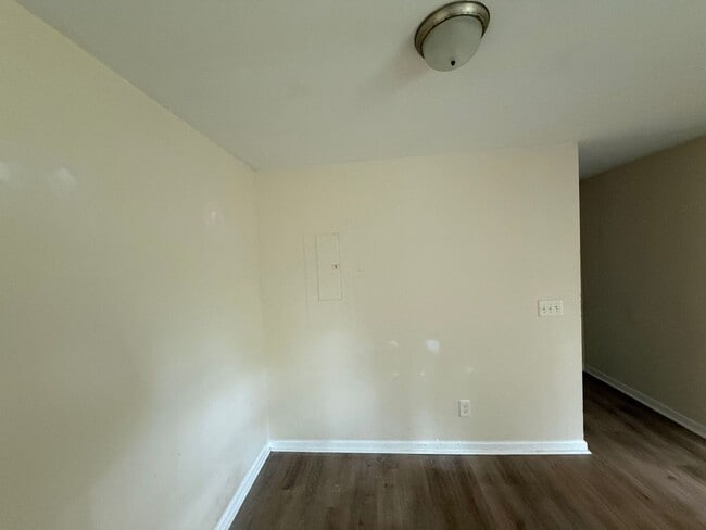 Building Photo - 8 Burdette Pl