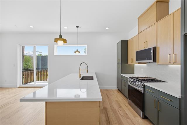 Building Photo - 4605 Belmont Ave