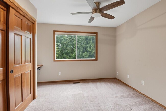 Building Photo - 4Bd/3.5Ba Sammamish House