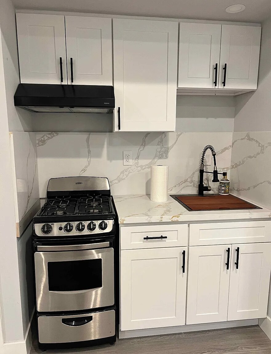 Building Photo - 8852 Bluffdale Dr