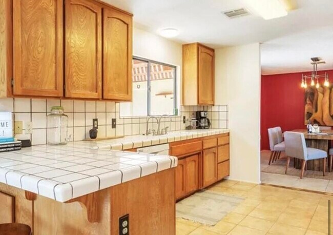 Building Photo - 7662 Quail Springs Rd