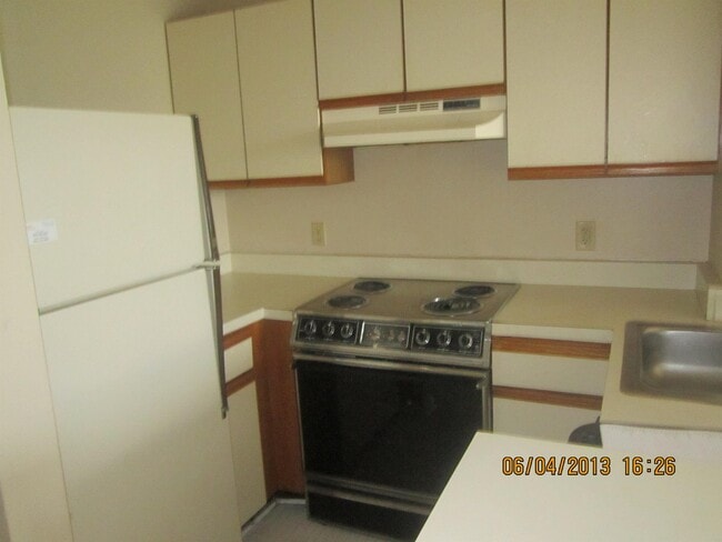 Building Photo - 1600 Park Cir