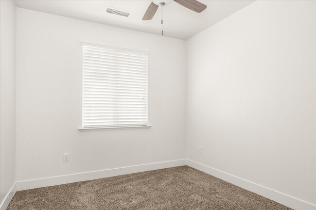 Building Photo - 40484 Bollinger Pl
