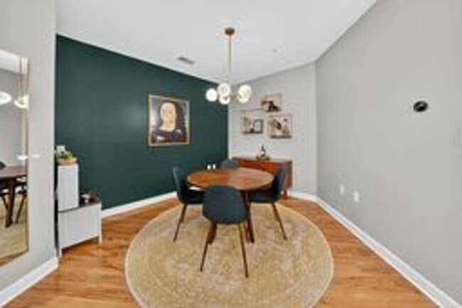 Building Photo - Stunning 1BR/ 1BA Condo with Den and Garag...