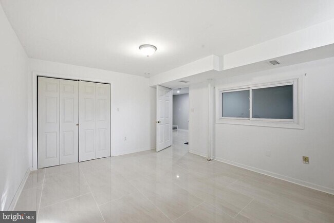 Building Photo - 8664 Pohick Forest Ct