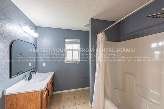 Building Photo - 1384 S Holland Dr