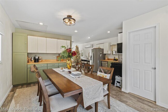 Building Photo - 3020 Grove St