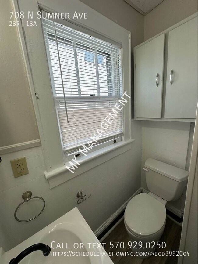 Building Photo - 2 bed /  bath