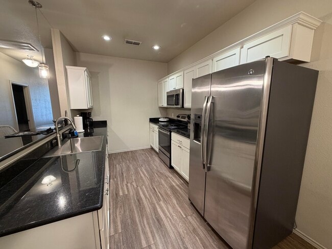 Building Photo - 2111 10th St