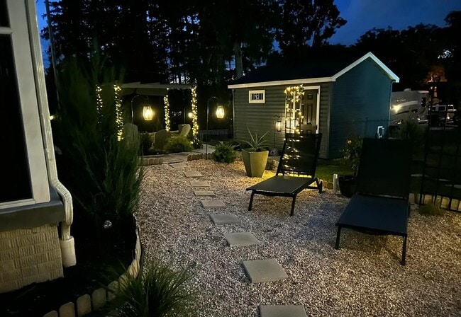 Building Photo - 2114 Pine View Dr