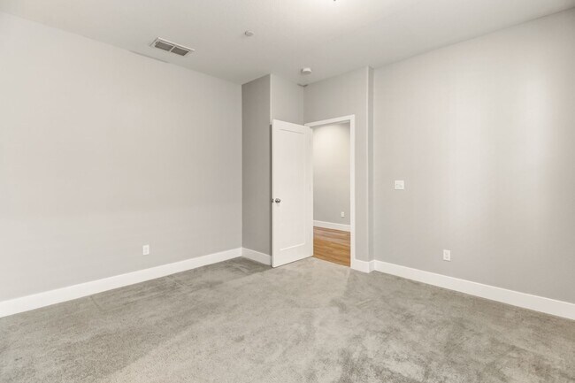 Building Photo - Move-In Special! Beautiful Alkali Flat Rental!