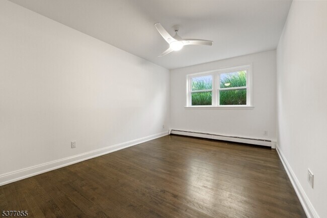 Building Photo - 482 Joralemon St