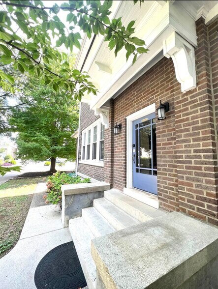 Building Photo - 112 S Maney Ave