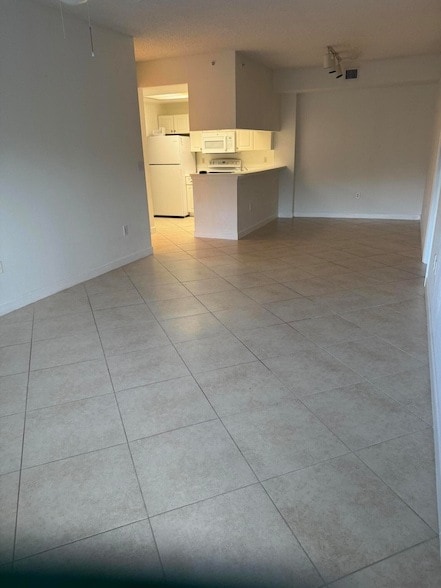 Building Photo - 2802 Sarento Pl