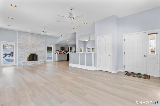 Building Photo - 338 Kenwood Ave