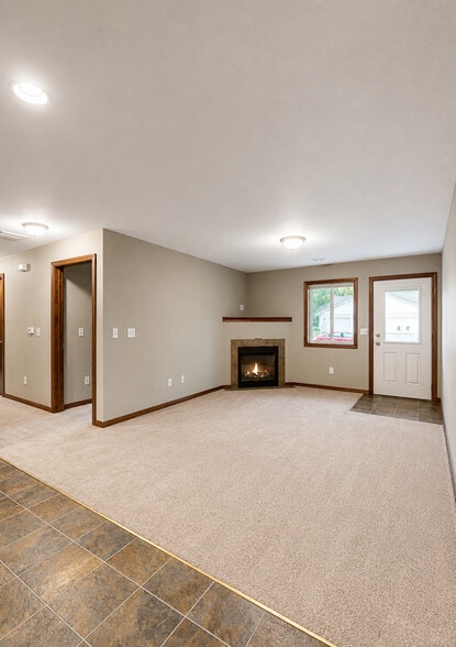 Building Photo - 6395 Prairie Cir S