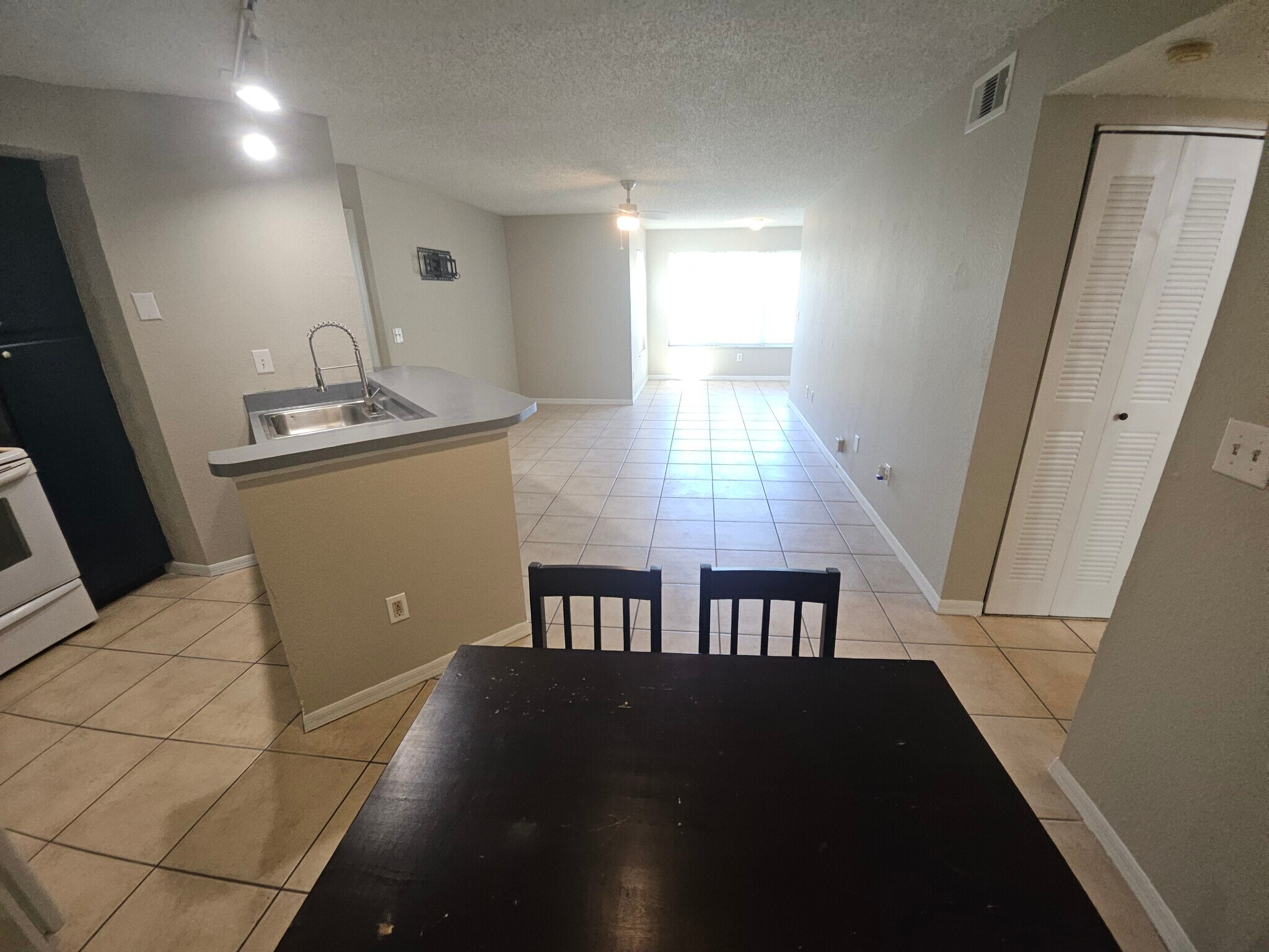 Building Photo - 4658 Commander Dr