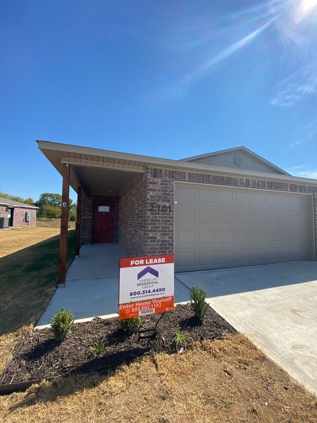 Building Photo - Available Now!! Modern Comfort & Convenience – 3 Bed, 2 Bath Duplex in Lawlis Ranch