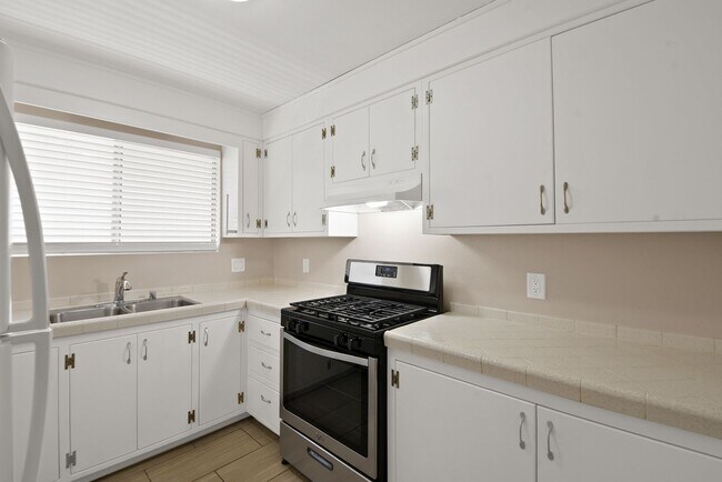 Building Photo - 129 N Cabrillo Ave