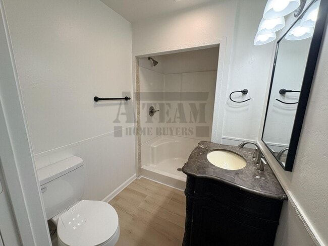 Building Photo - Beautifully updated 2-bedroom, 2-bathroom home