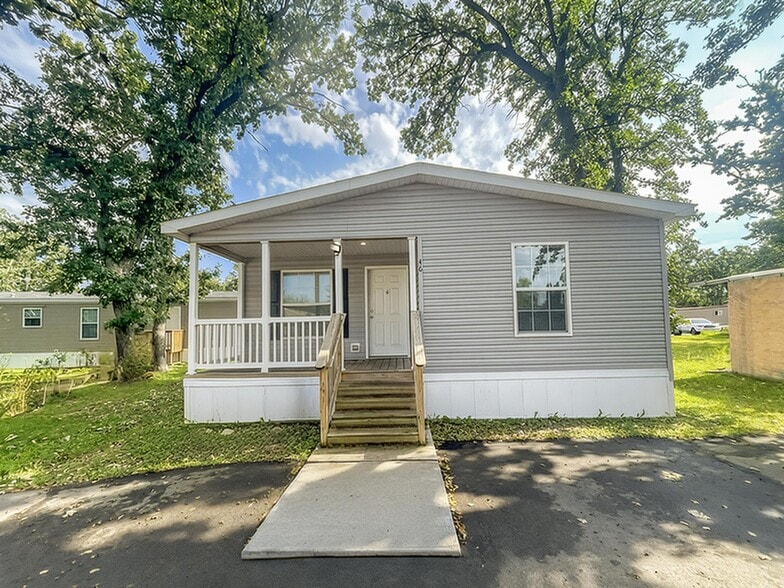 Building Photo - 46 Joymar Dr