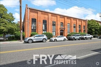 Building Photo - Spacious 1 bedroom Main Floor Condo in RiNo