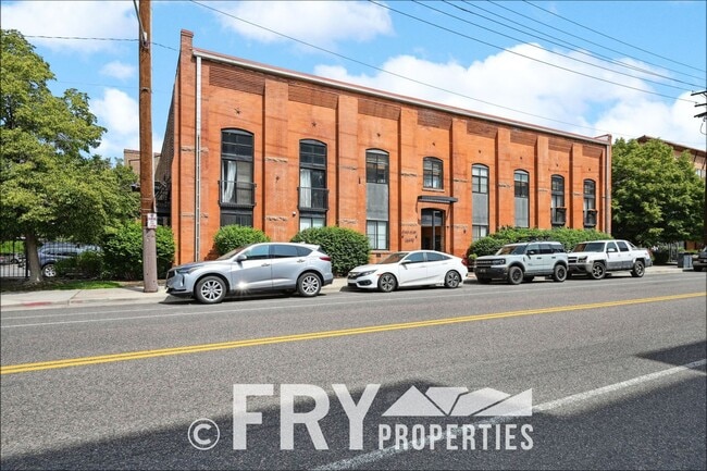 Primary Photo - Spacious 1 bedroom Main Floor Condo in RiNo