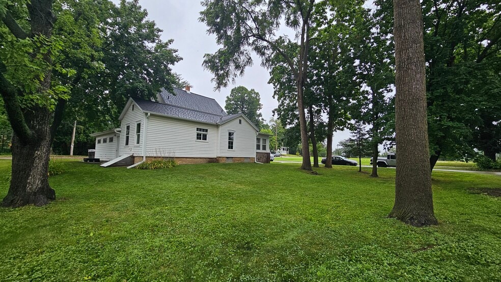 Back Yard - 903 W Conger St