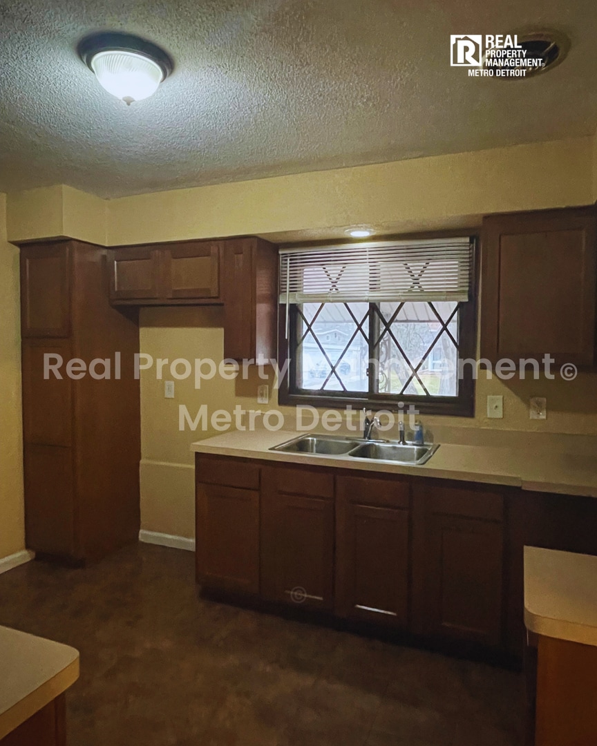 Building Photo - 29822 Rock Creek Dr