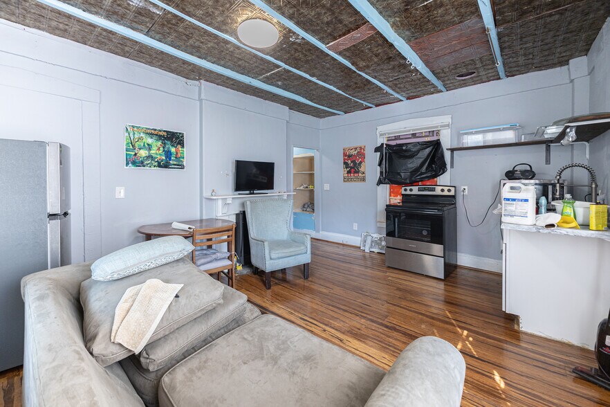 Primary Photo - 2 Appian Way