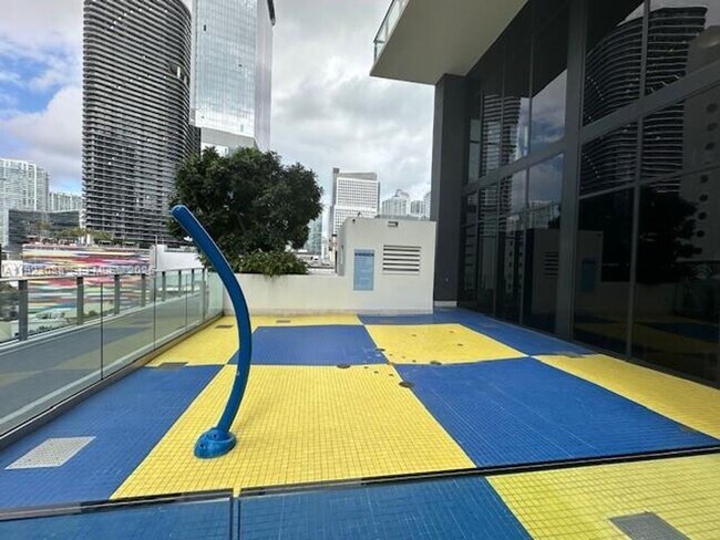 Building Photo - 1010 Brickell Ave