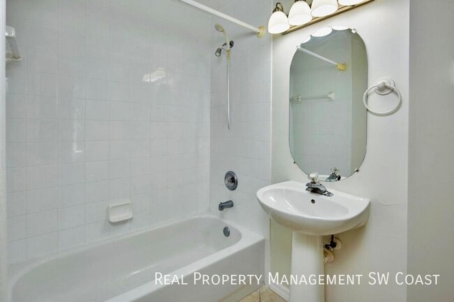 Building Photo - 10735 Maui Cir