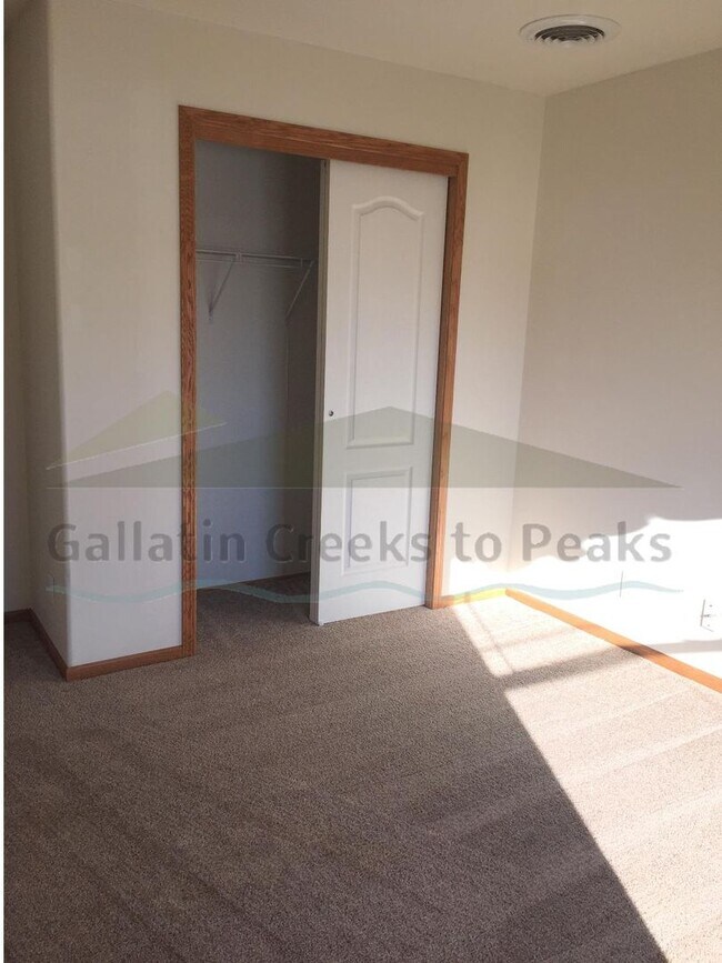 Building Photo - 4 Bedroom 2 Bathroom Rabel Lane Home