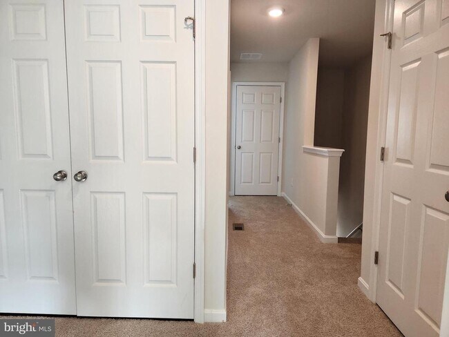 Building Photo - 212 Caterpillar Dr