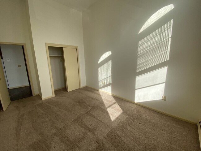 Building Photo - 124 Orange St